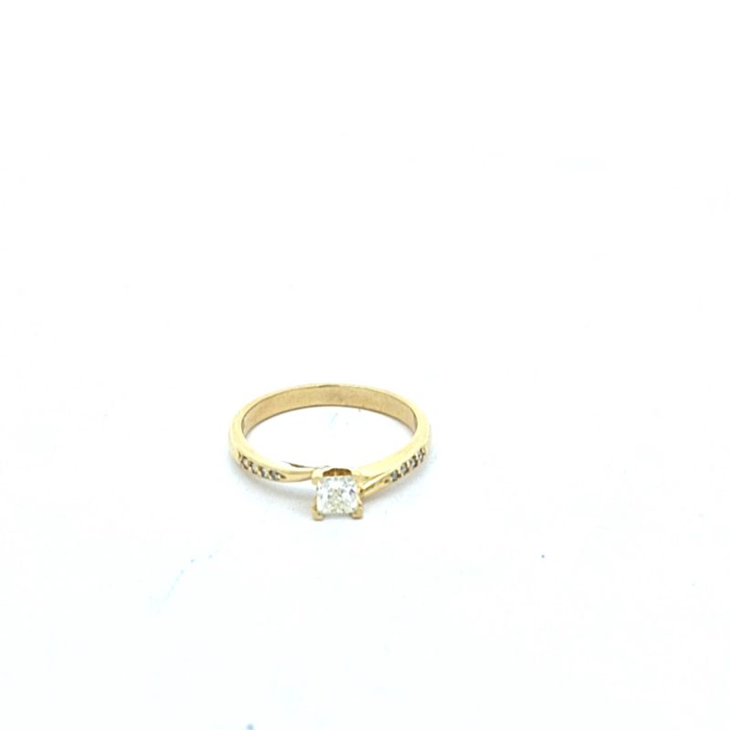 18ct YG solid diamond ring Size M_0